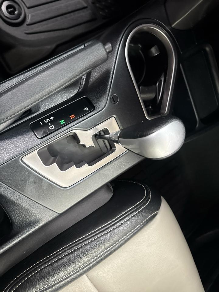 Toyota RAV4 XLE FWD (Natl) 2017