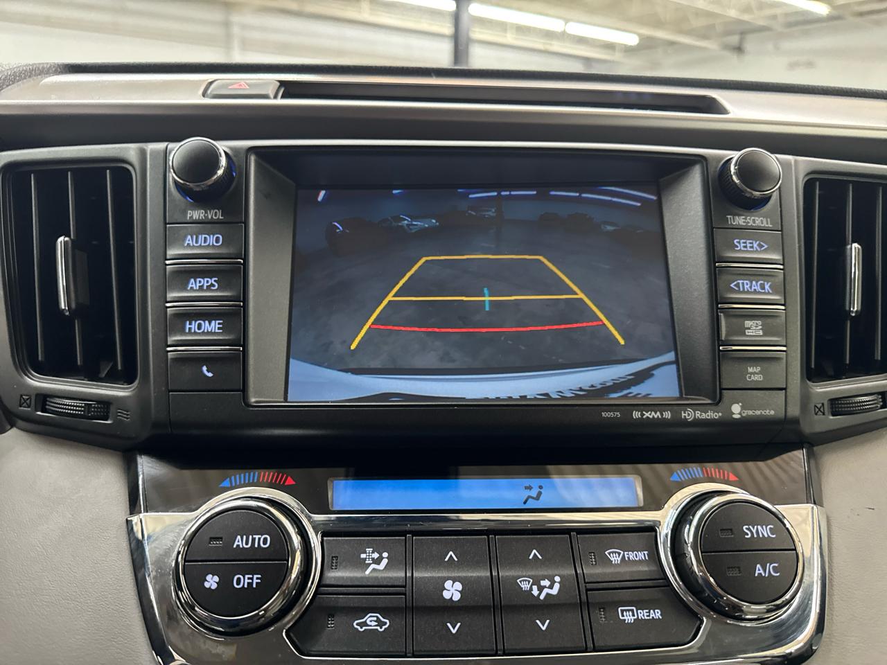 Toyota RAV4 XLE FWD (Natl) 2017