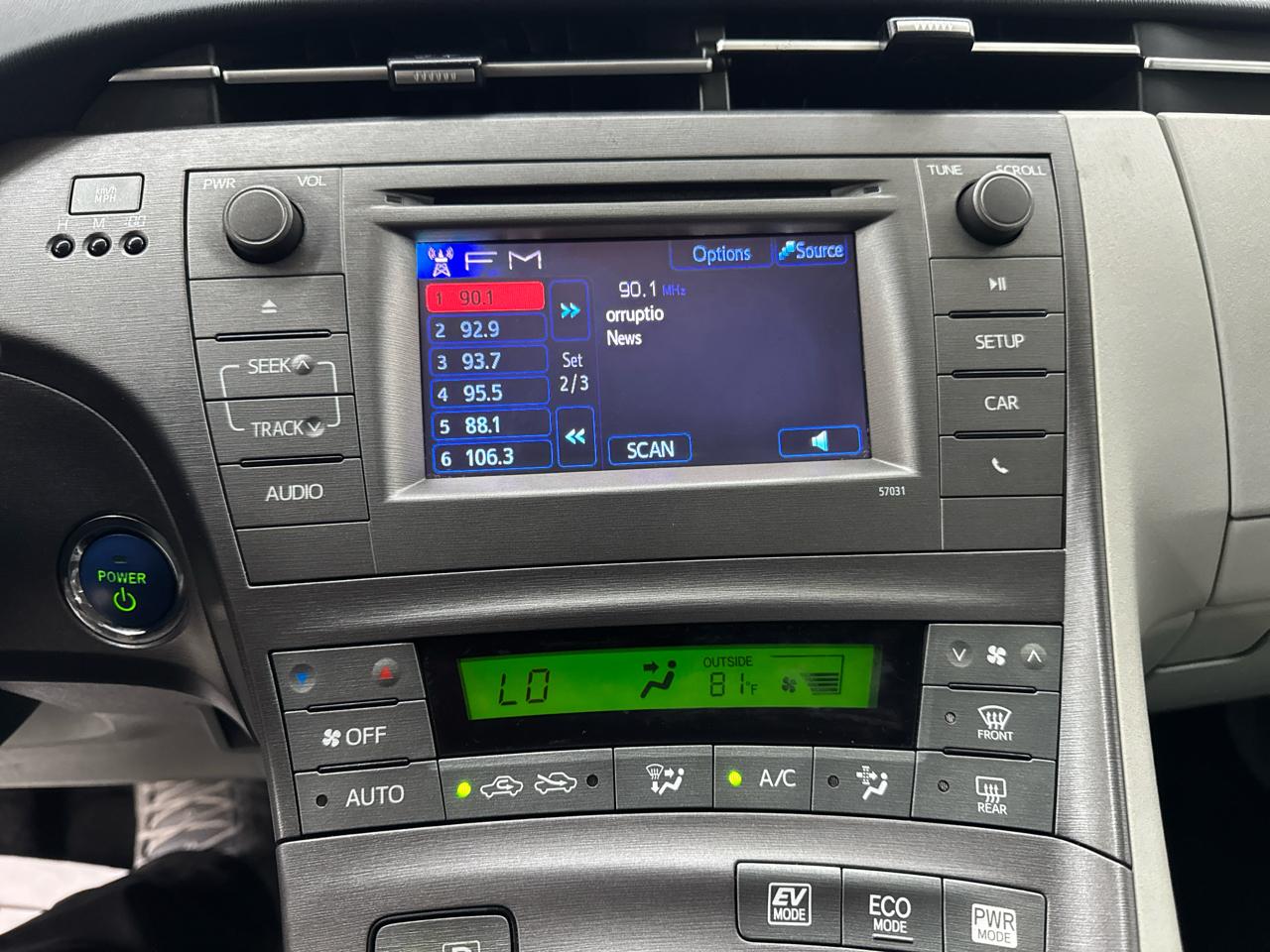 Toyota Prius 5dr HB Three (Natl) 2012