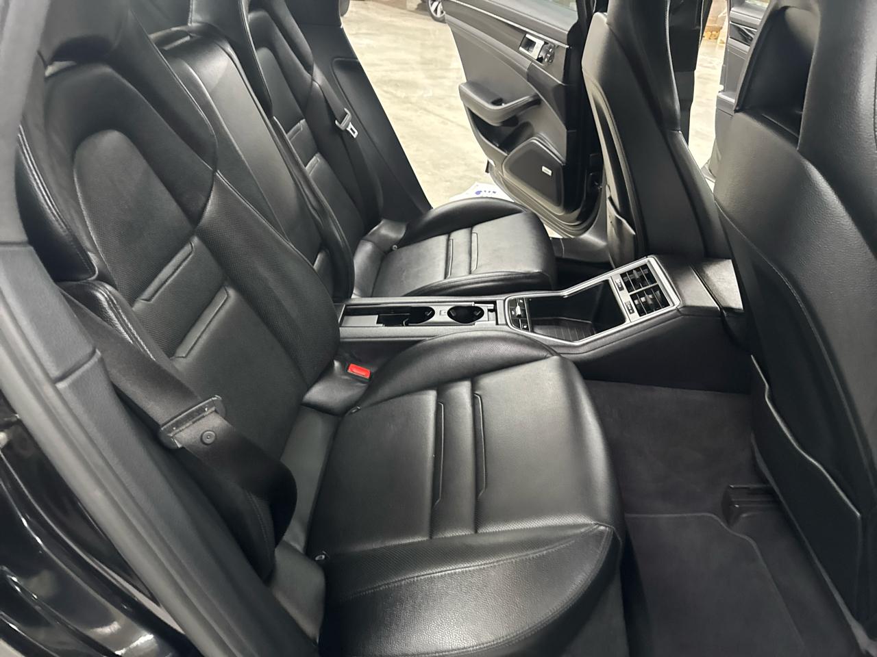 Porsche Panamera RWD 2018
