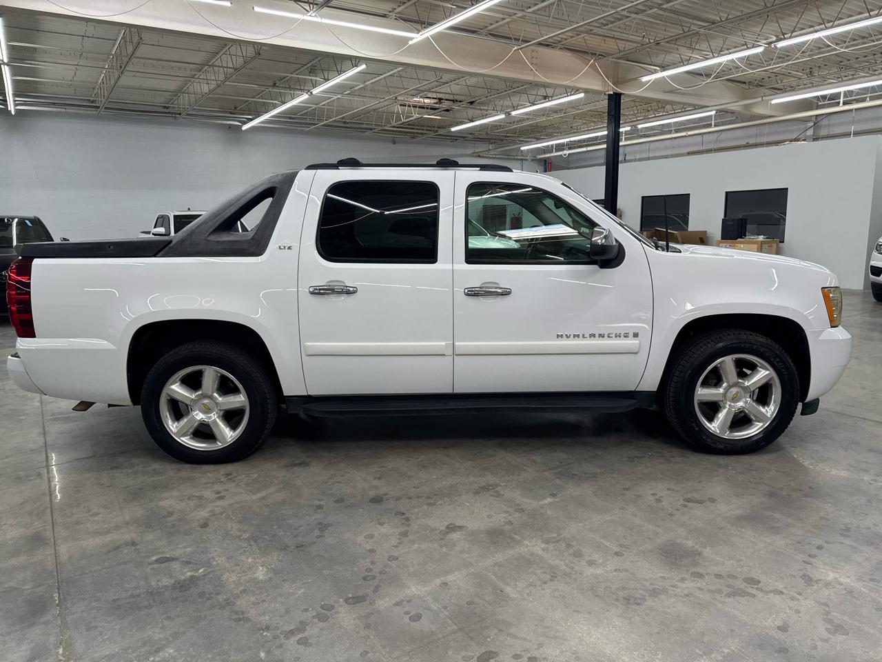 Chevrolet Avalanche 2WD Crew Cab 130" LTZ 2008
