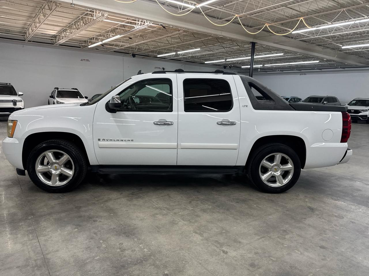 Chevrolet Avalanche 2WD Crew Cab 130" LTZ 2008