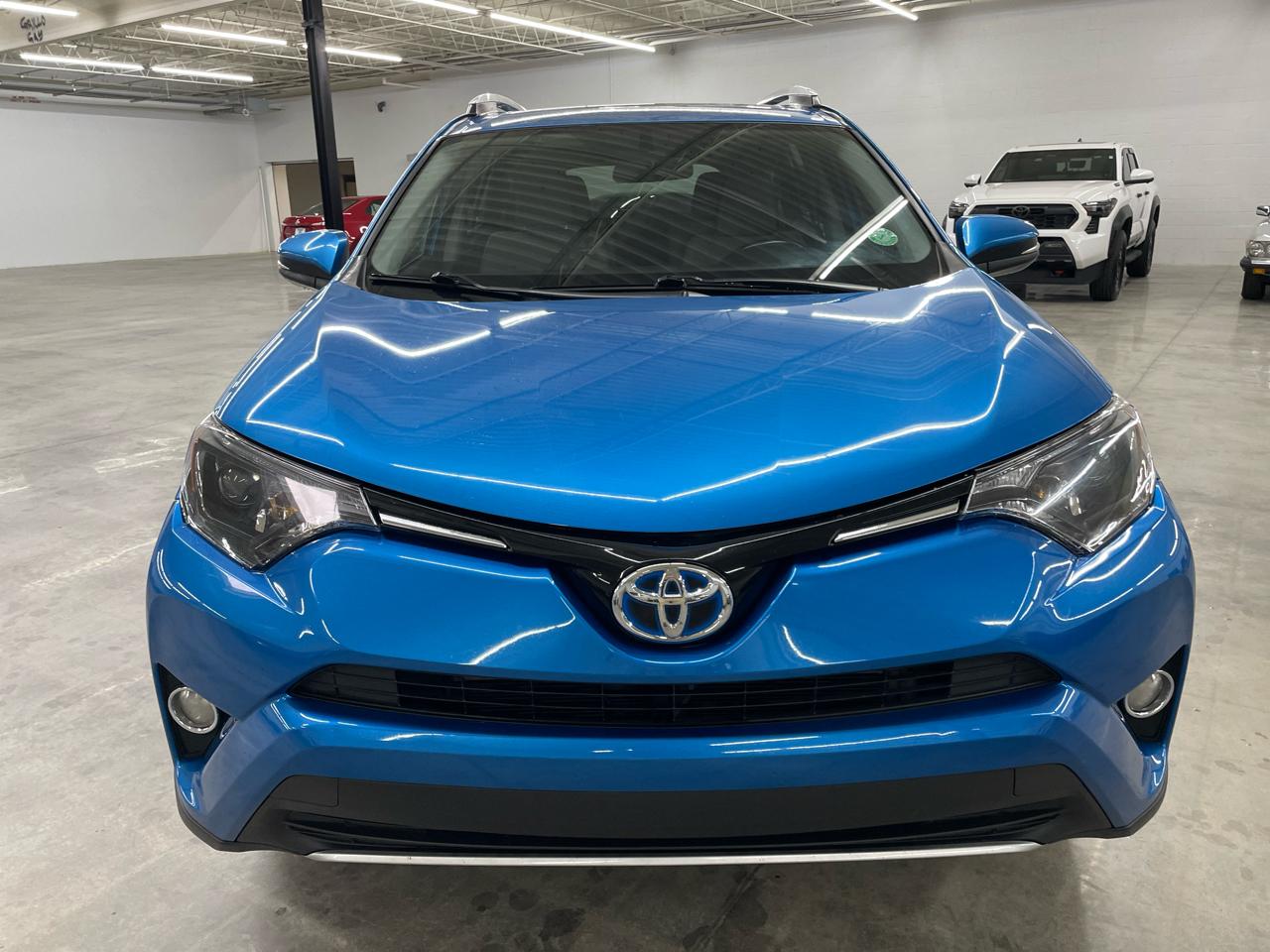 Toyota RAV4 Hybrid AWD 4dr XLE (Natl) 2016