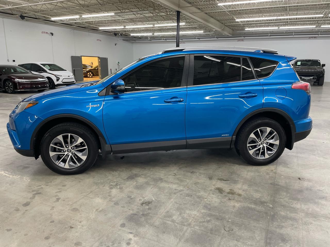 Toyota RAV4 Hybrid AWD 4dr XLE (Natl) 2016