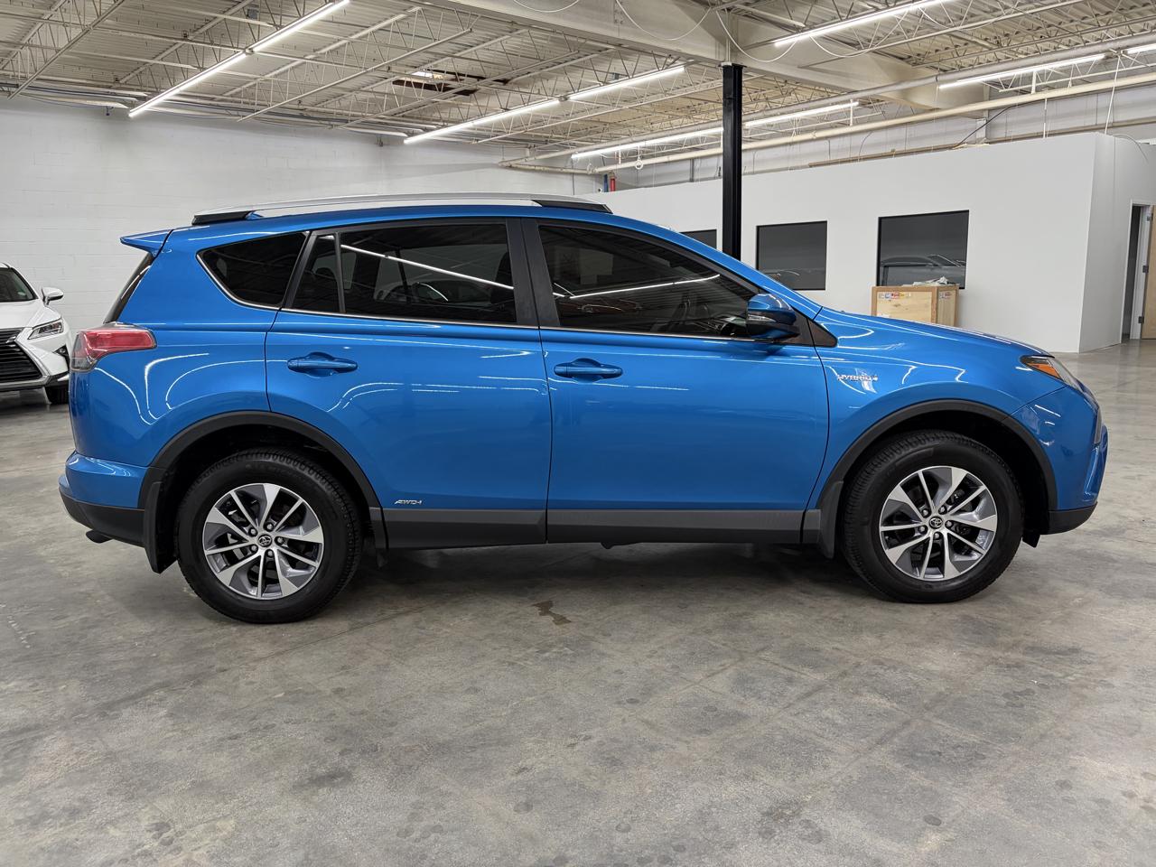 Toyota RAV4 Hybrid AWD 4dr XLE (Natl) 2016