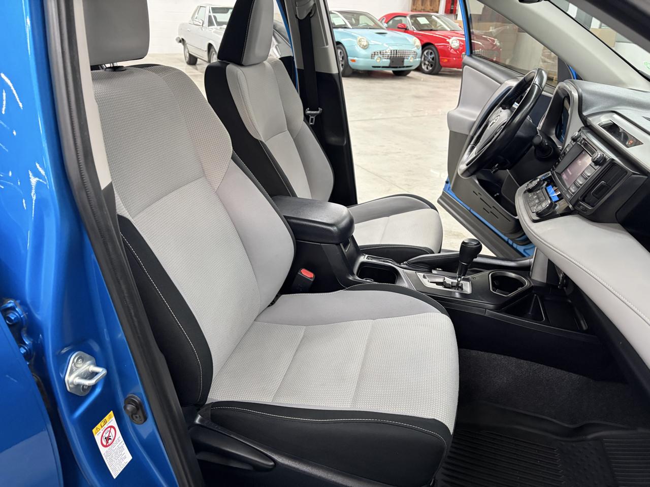 Toyota RAV4 Hybrid AWD 4dr XLE (Natl) 2016