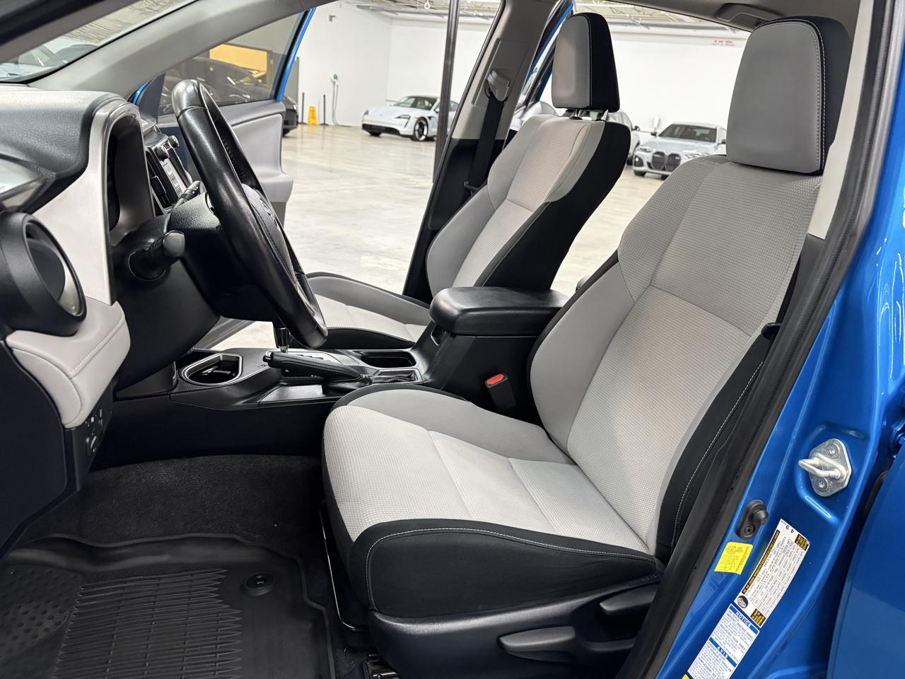 Toyota RAV4 Hybrid AWD 4dr XLE (Natl) 2016