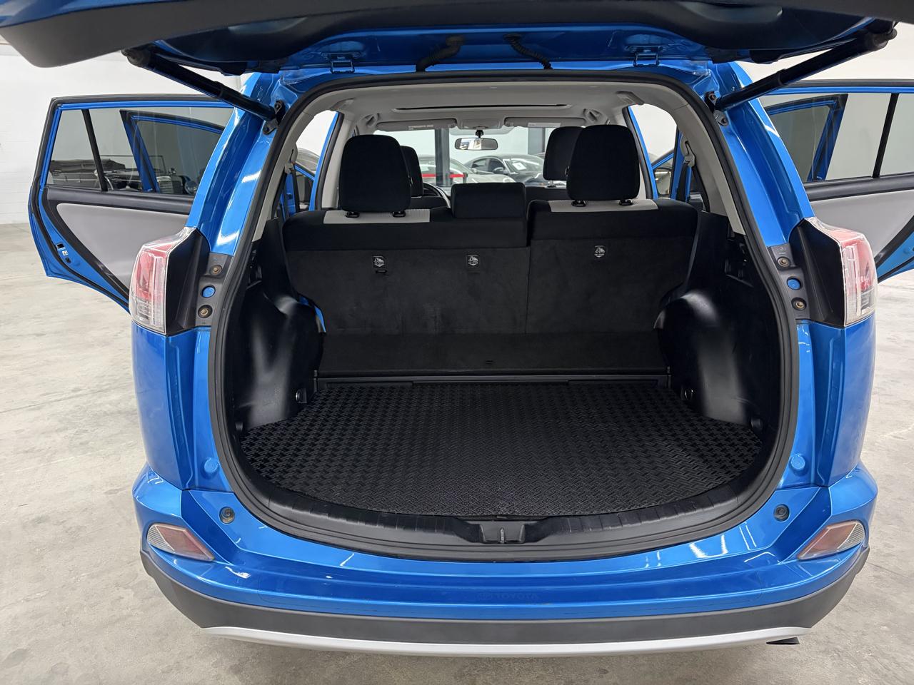 Toyota RAV4 Hybrid AWD 4dr XLE (Natl) 2016