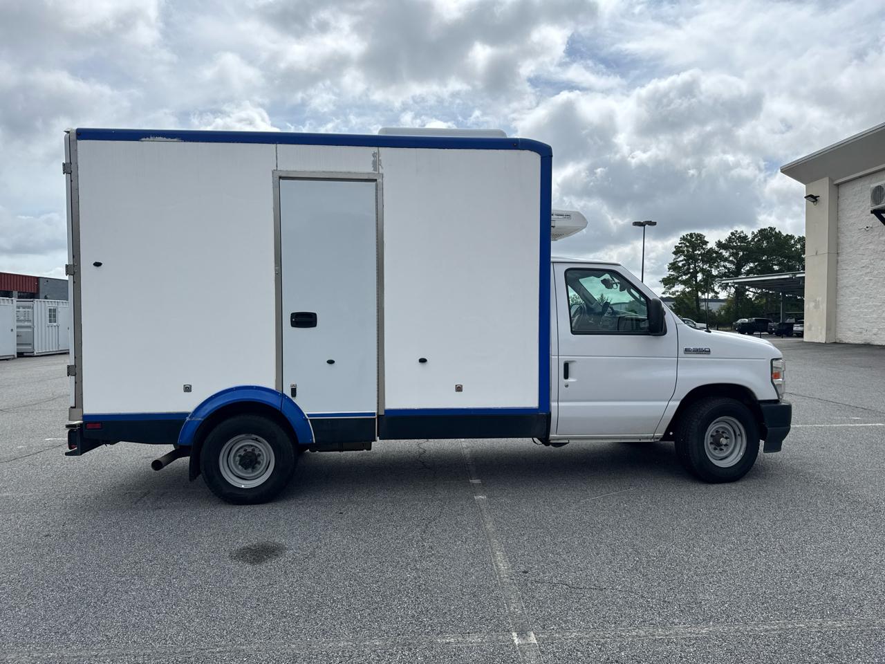 Ford E-Series Cutaway E-350 SRW 138" WB 2023