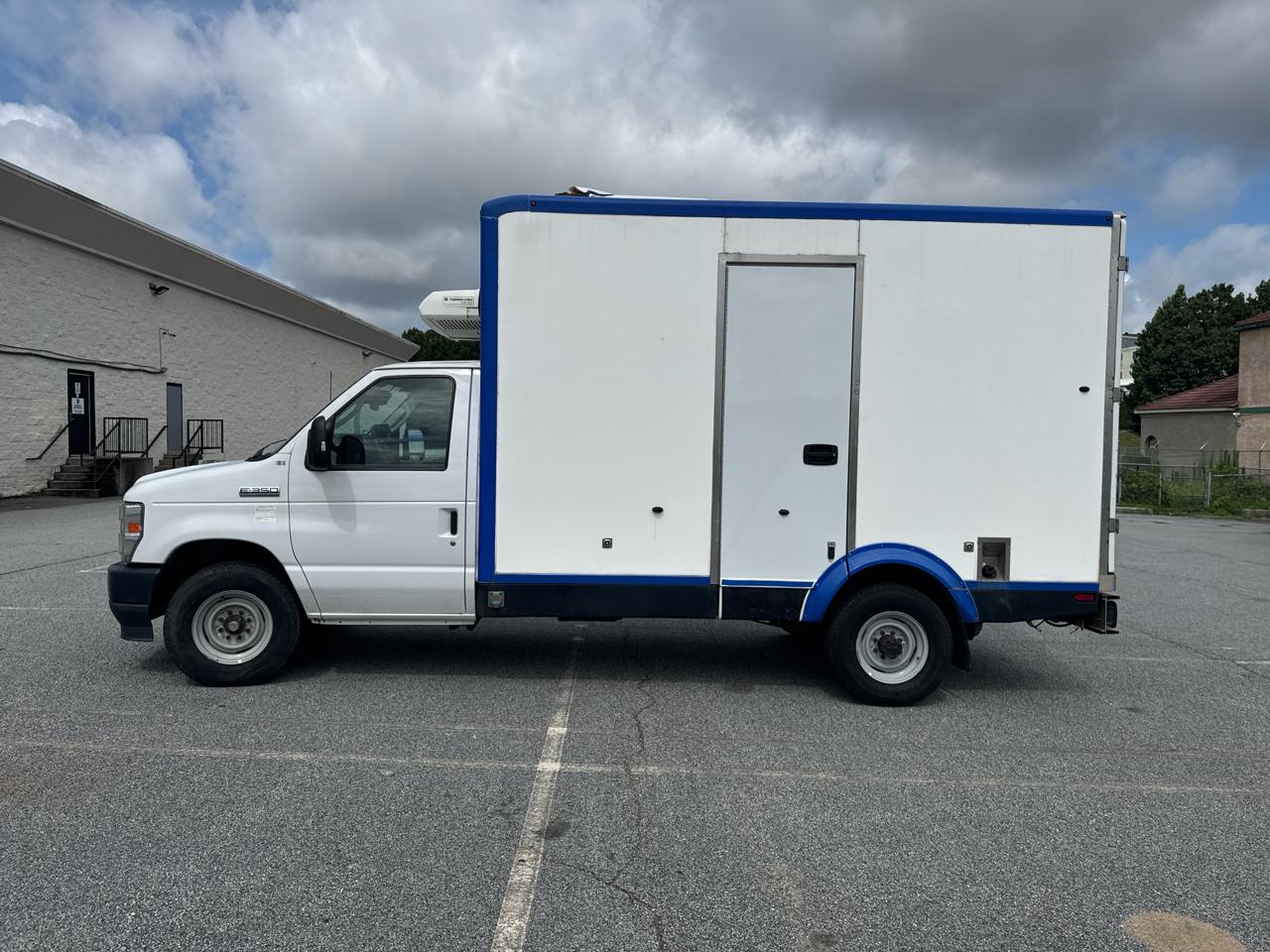 Ford E-Series Cutaway E-350 SRW 138" WB 2023
