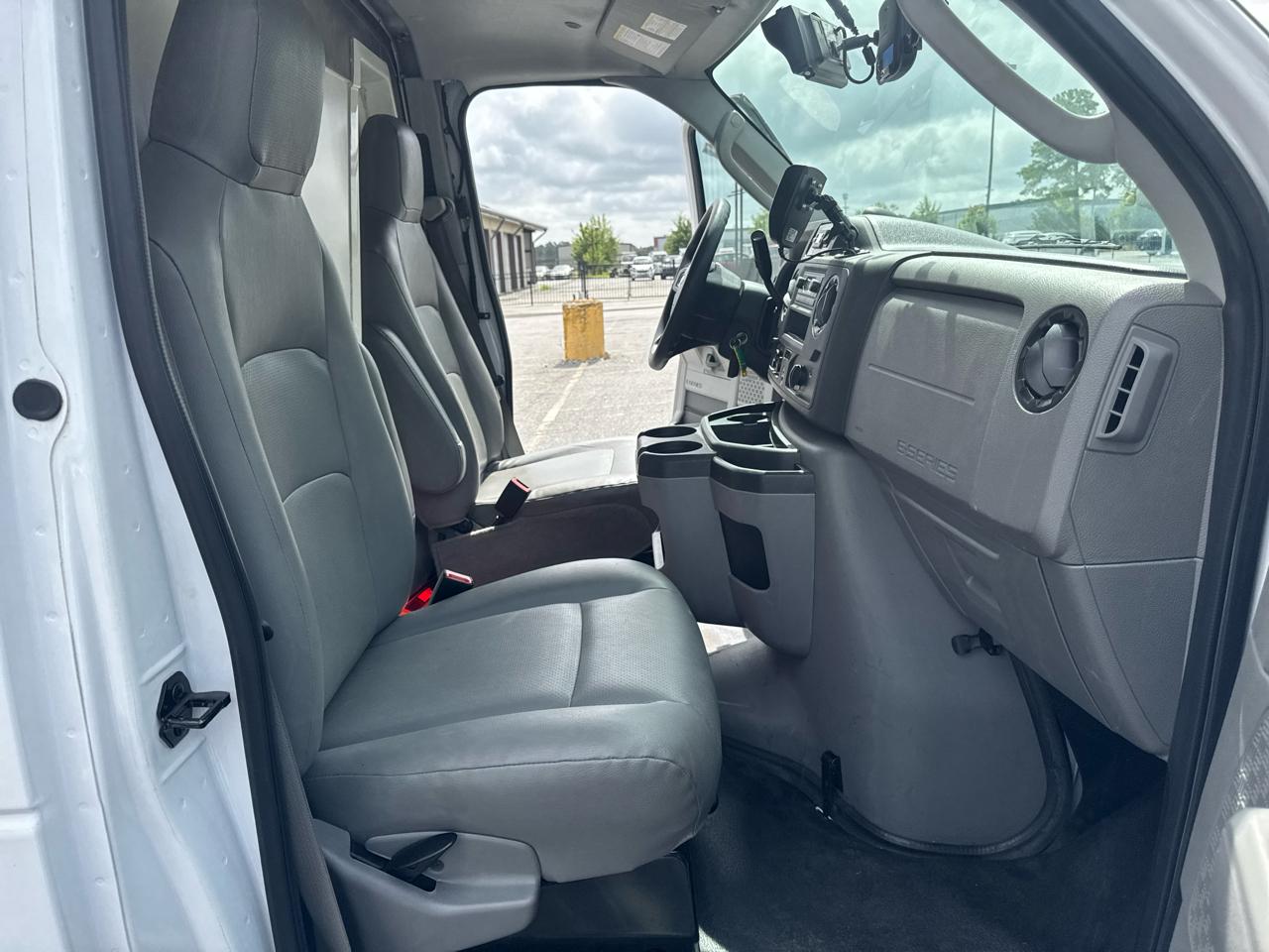 Ford E-Series Cutaway E-350 SRW 138" WB 2023