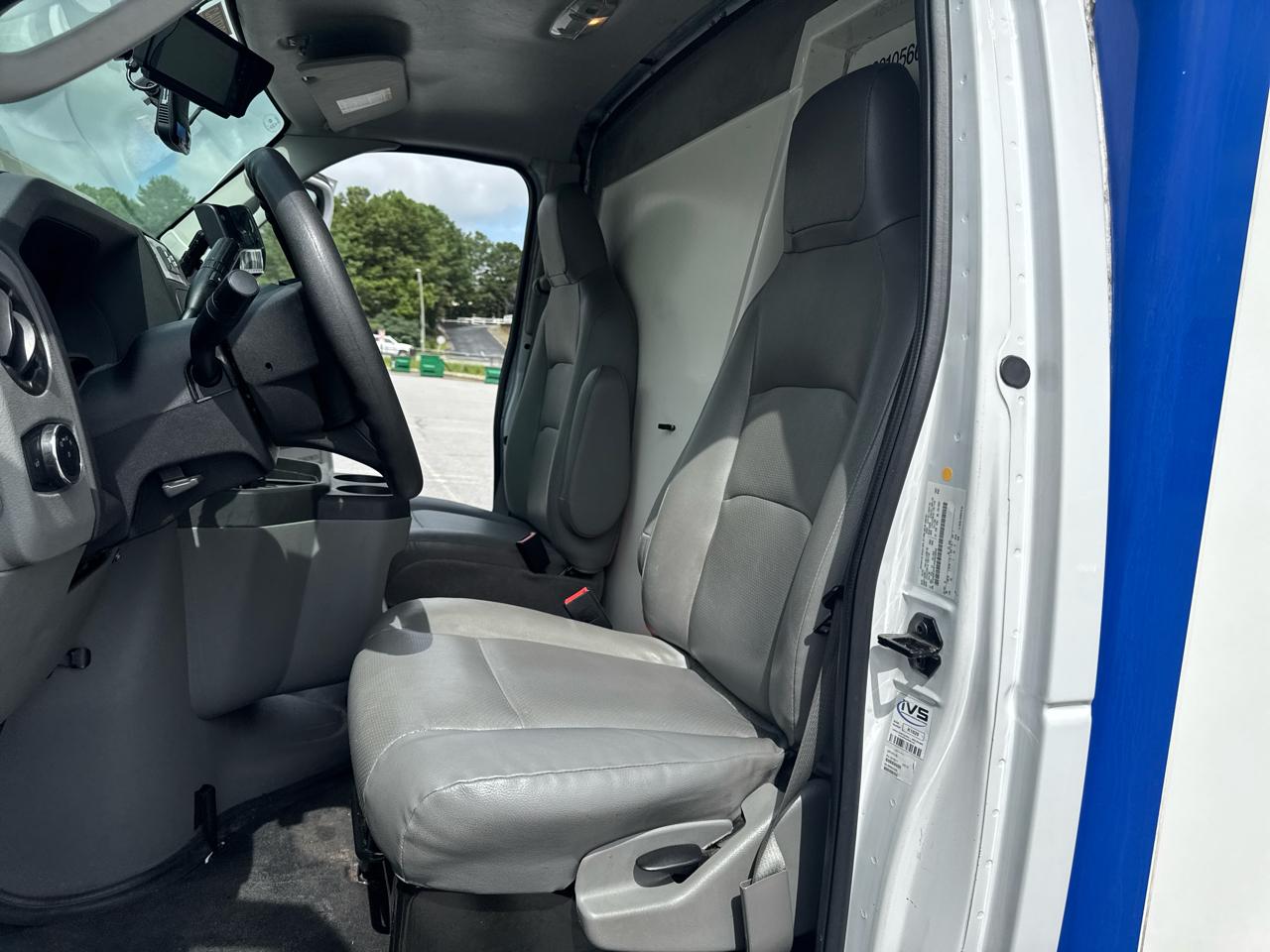 Ford E-Series Cutaway E-350 SRW 138" WB 2023