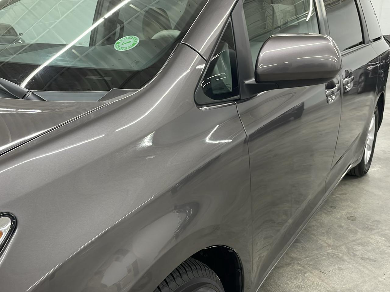 Toyota Sienna 5dr 8-Pass Van V6 LE FWD (Natl) 2012