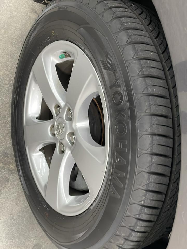 Toyota Sienna 5dr 8-Pass Van V6 LE FWD (Natl) 2012