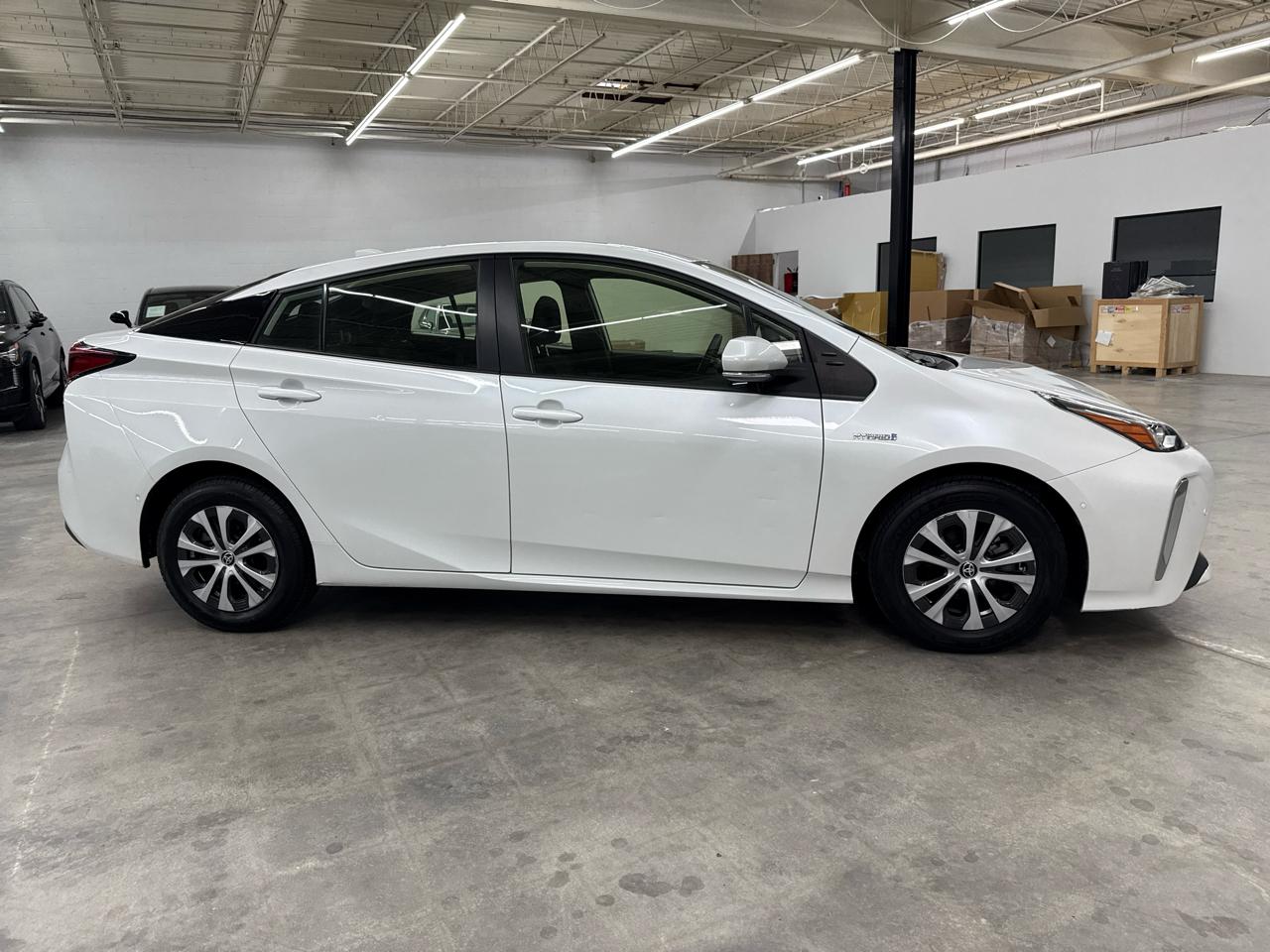 Toyota Prius LE AWD-e (Natl) 2022