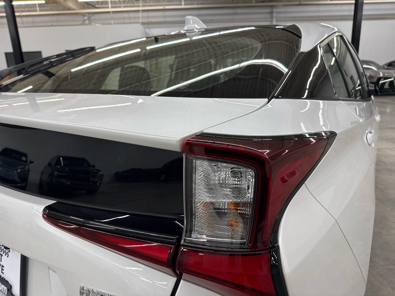 Toyota Prius LE AWD-e (Natl) 2022