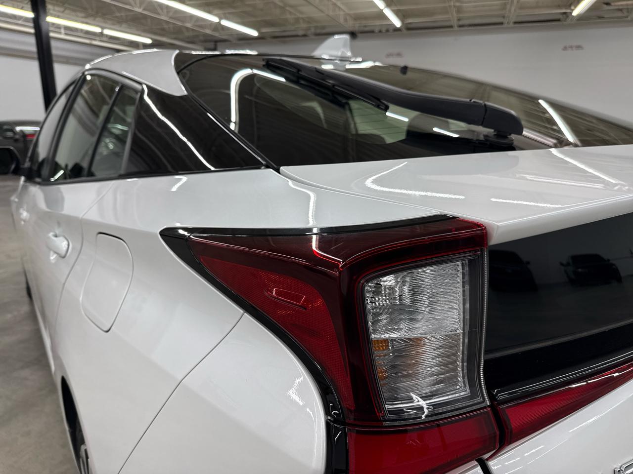 Toyota Prius LE AWD-e (Natl) 2022
