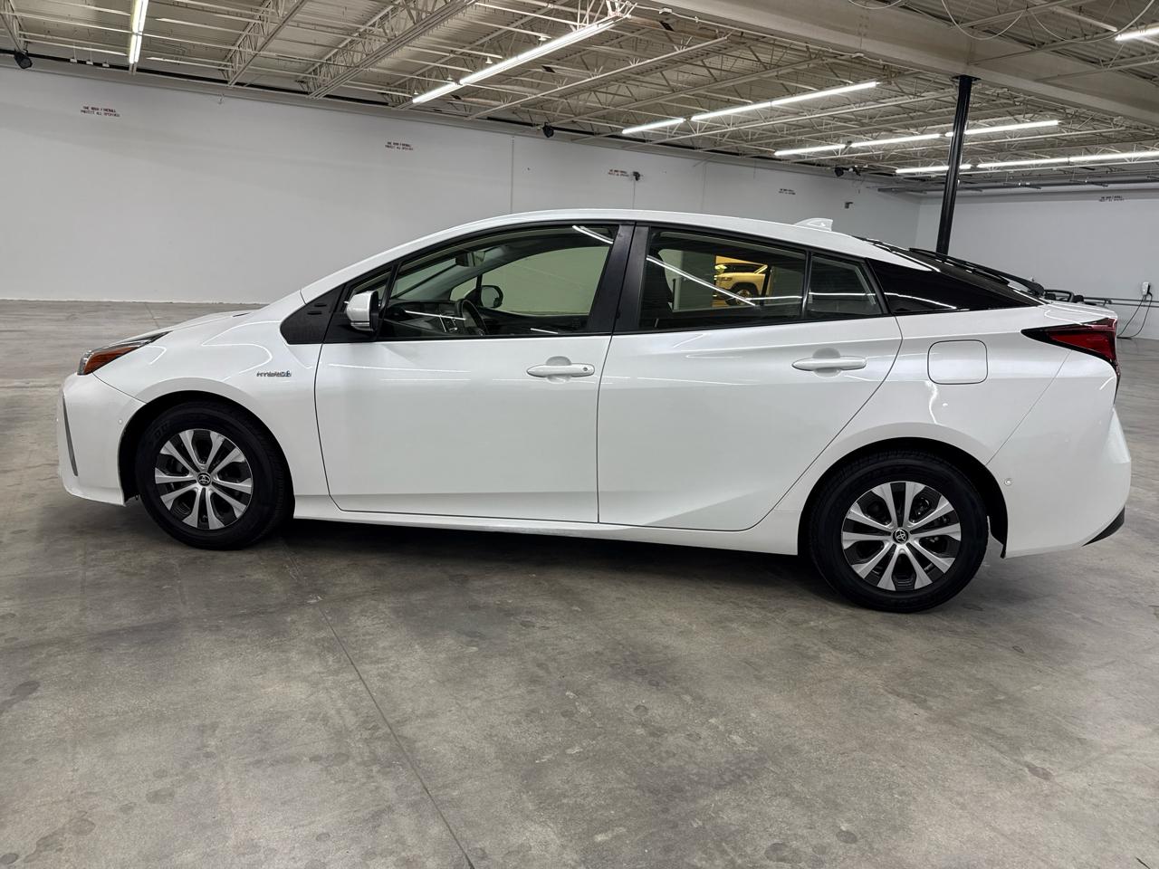 Toyota Prius LE AWD-e (Natl) 2022