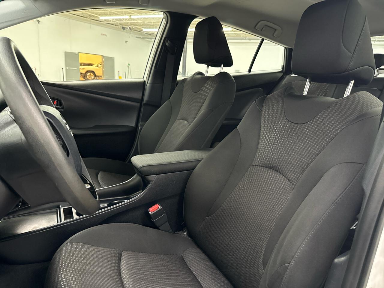 Toyota Prius LE AWD-e (Natl) 2022
