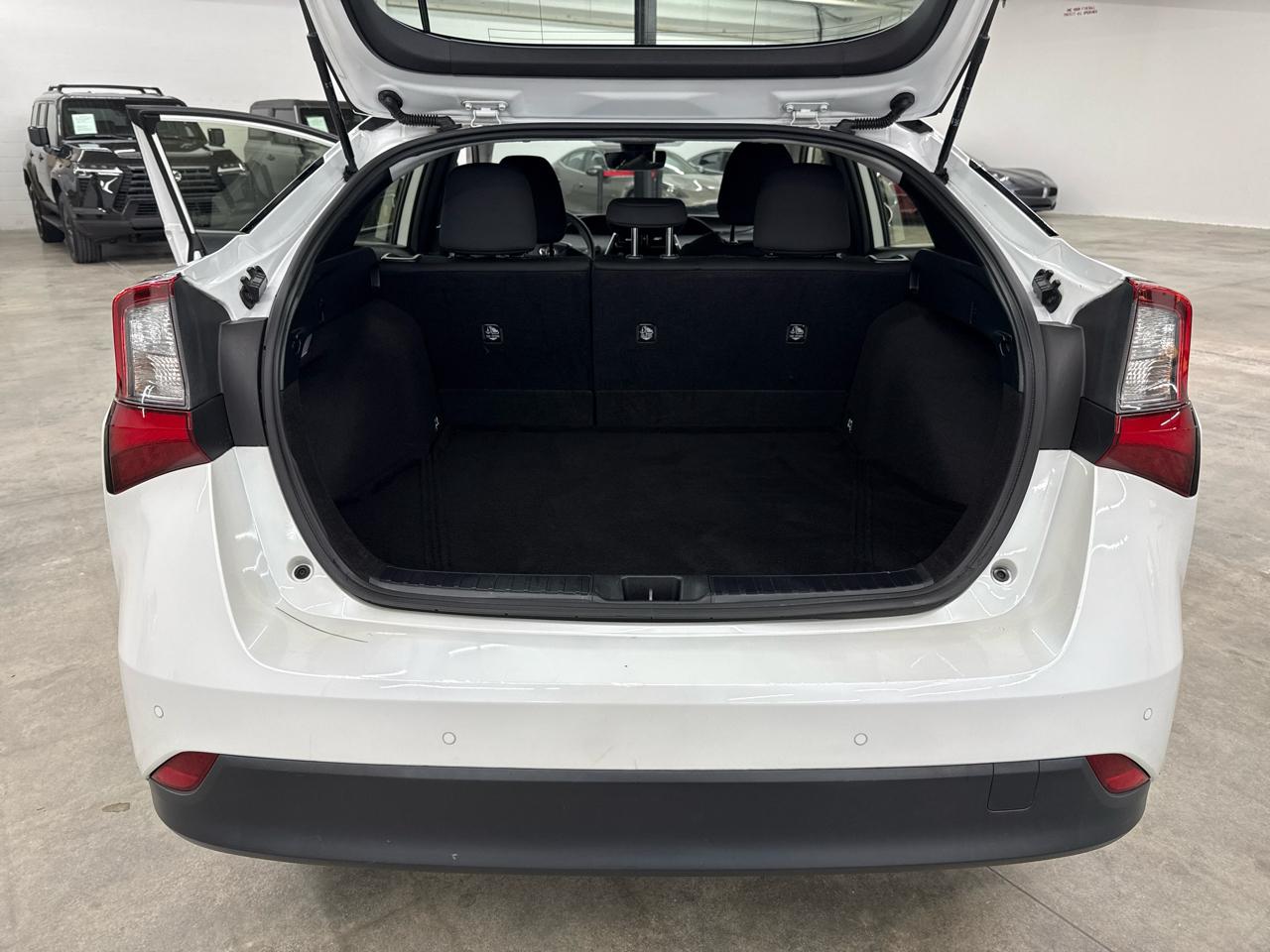 Toyota Prius LE AWD-e (Natl) 2022
