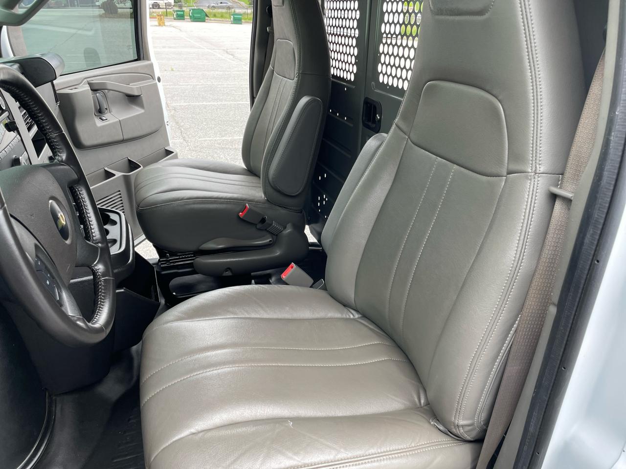 Chevrolet Express Cargo Van RWD 2500 135" 2023