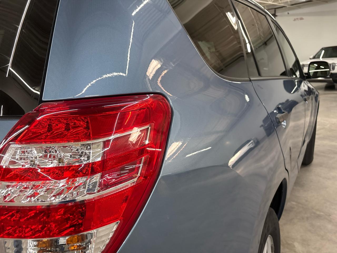 Toyota RAV4 FWD 4dr I4 (Natl) 2012