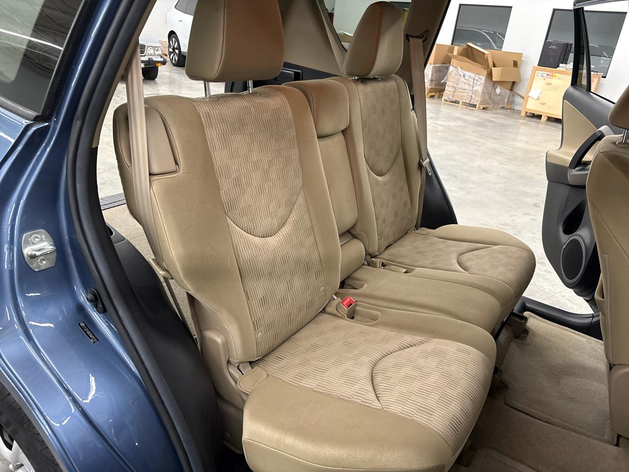 Toyota RAV4 FWD 4dr I4 (Natl) 2012