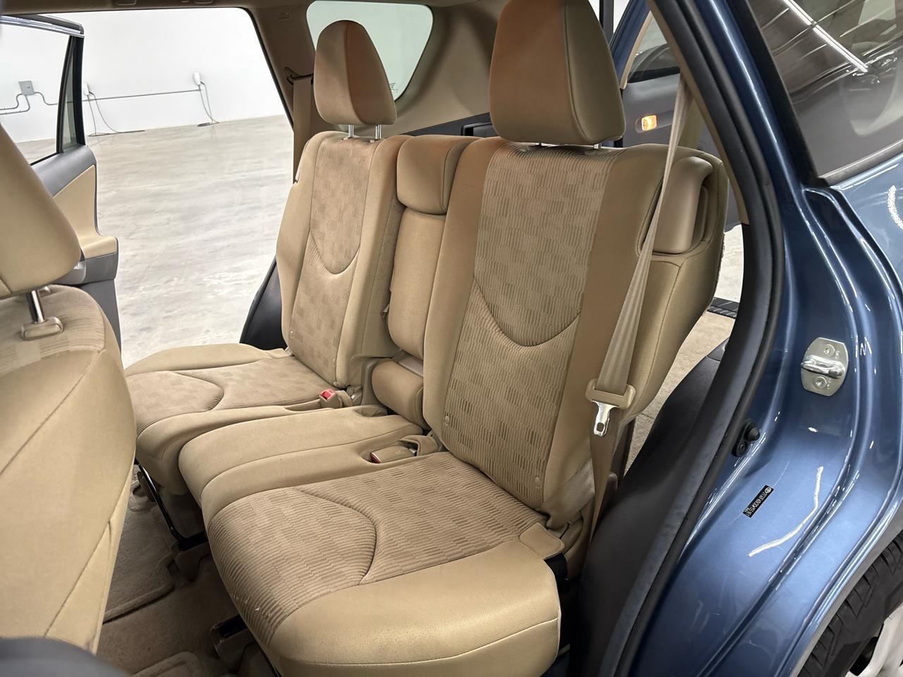 Toyota RAV4 FWD 4dr I4 (Natl) 2012