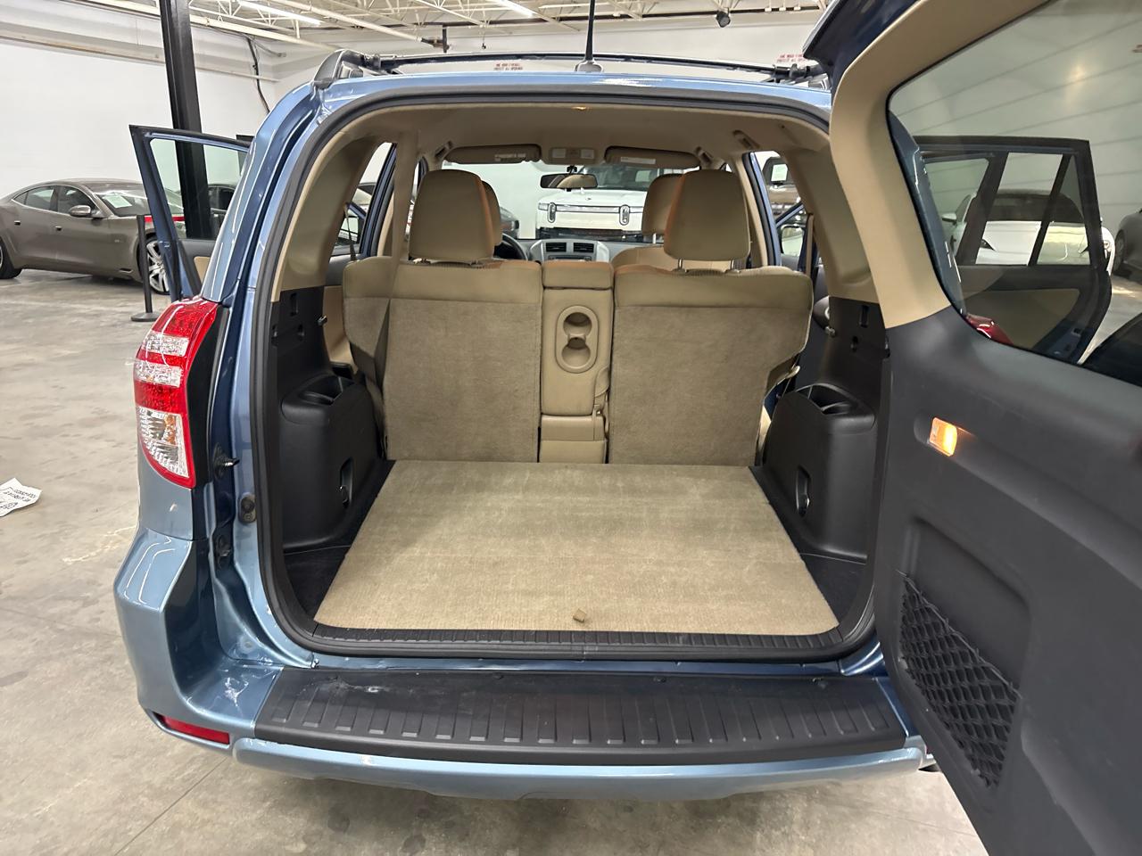 Toyota RAV4 FWD 4dr I4 (Natl) 2012