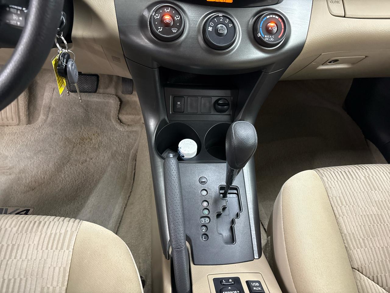 Toyota RAV4 FWD 4dr I4 (Natl) 2012
