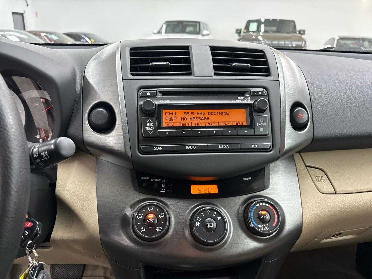 Toyota RAV4 FWD 4dr I4 (Natl) 2012
