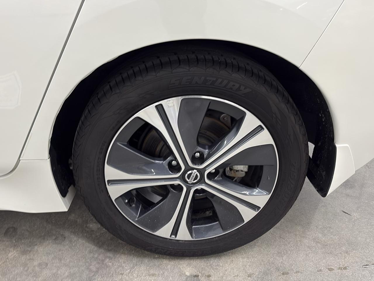 Nissan Leaf SV Hatchback 2020