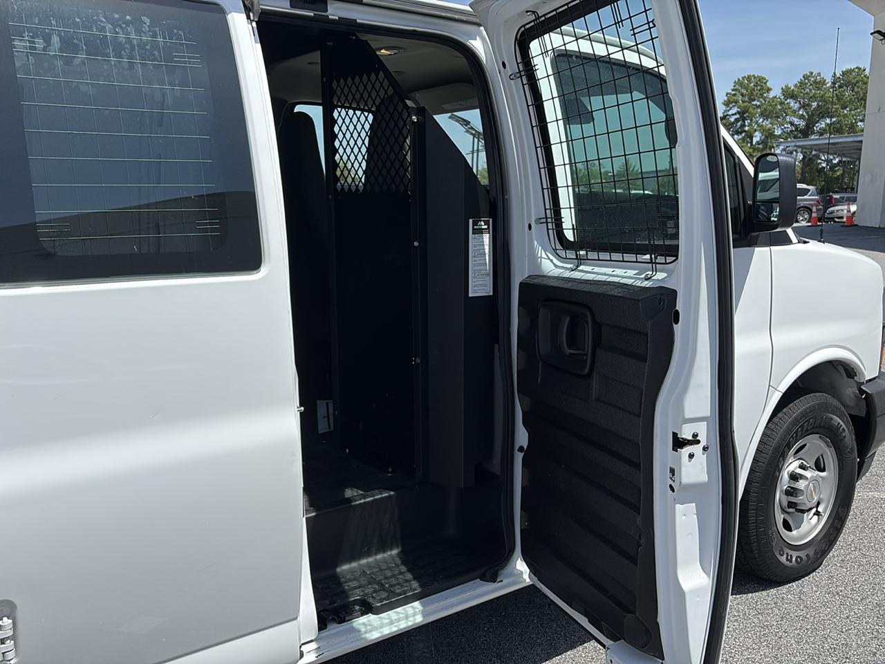 Chevrolet Express Cargo Van RWD 2500 135" 2020