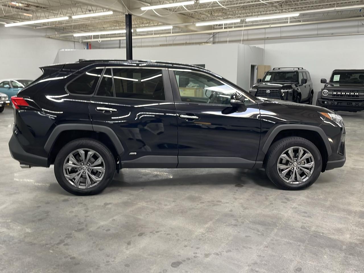 Toyota RAV4 Hybrid Limited AWD (Natl) 2023