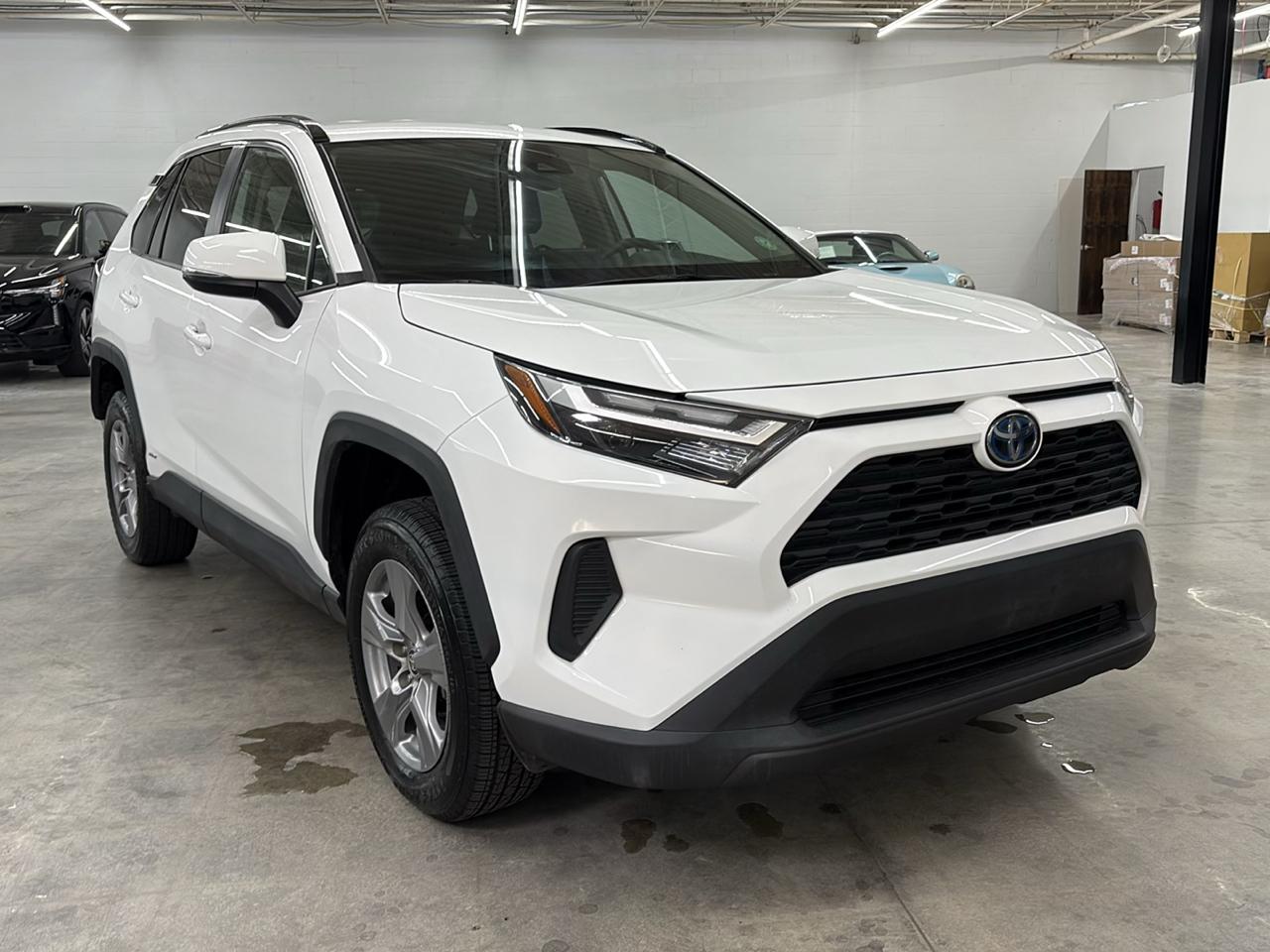 Toyota RAV4 Hybrid XLE AWD (Natl) 2023