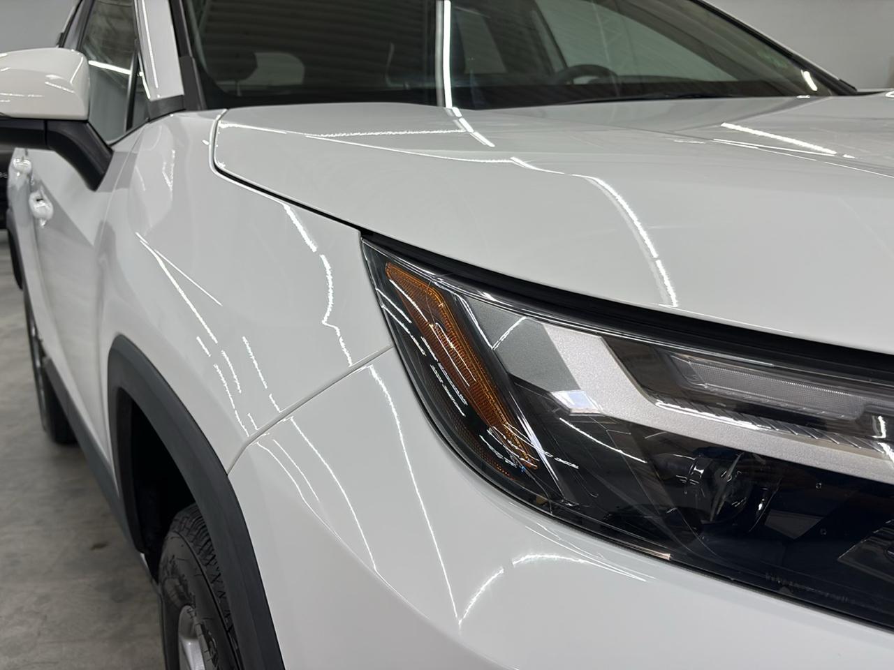 Toyota RAV4 Hybrid XLE AWD (Natl) 2023