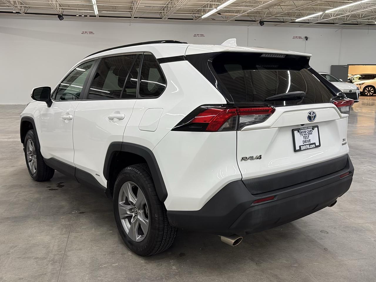 Toyota RAV4 Hybrid XLE AWD (Natl) 2023
