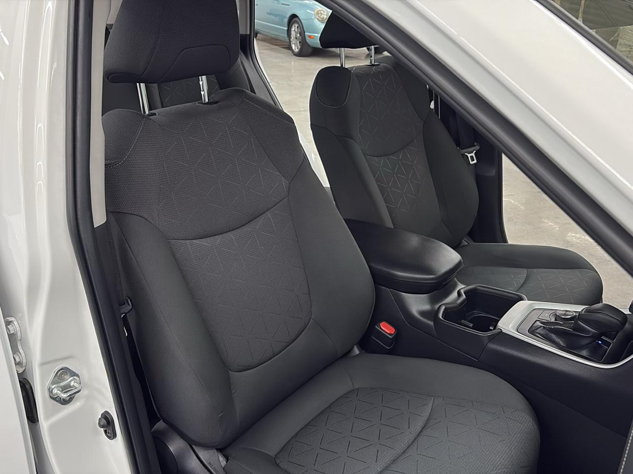 Toyota RAV4 Hybrid XLE AWD (Natl) 2023
