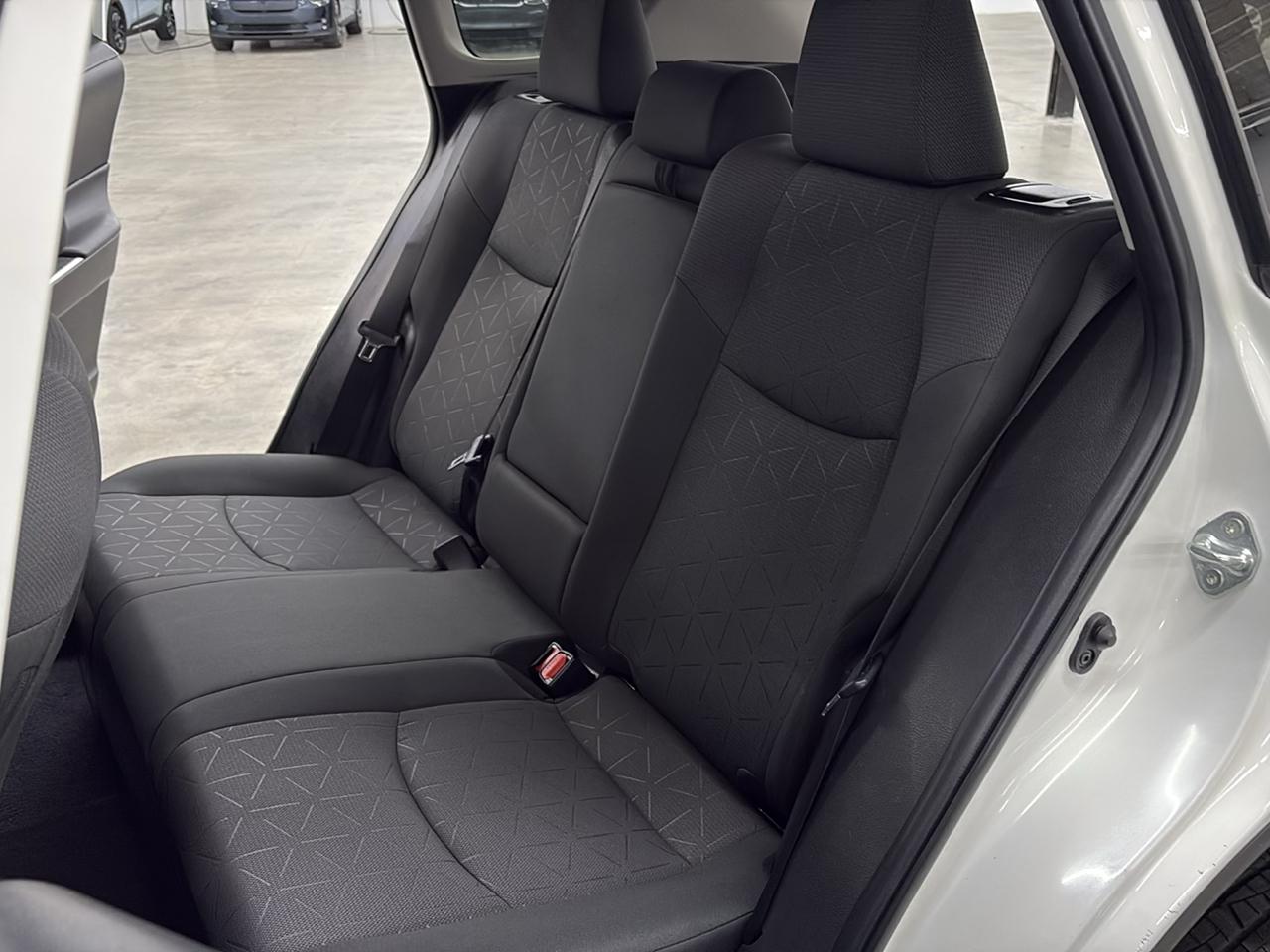 Toyota RAV4 Hybrid XLE AWD (Natl) 2023