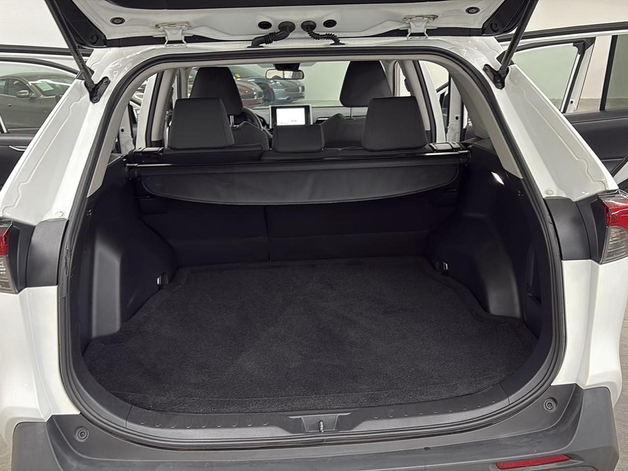 Toyota RAV4 Hybrid XLE AWD (Natl) 2023