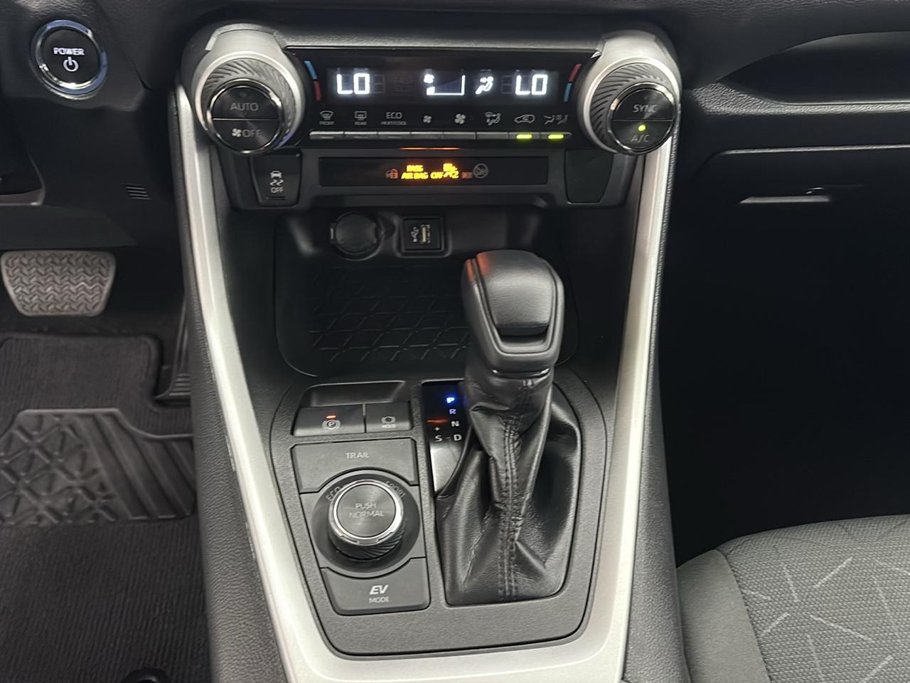 Toyota RAV4 Hybrid XLE AWD (Natl) 2023