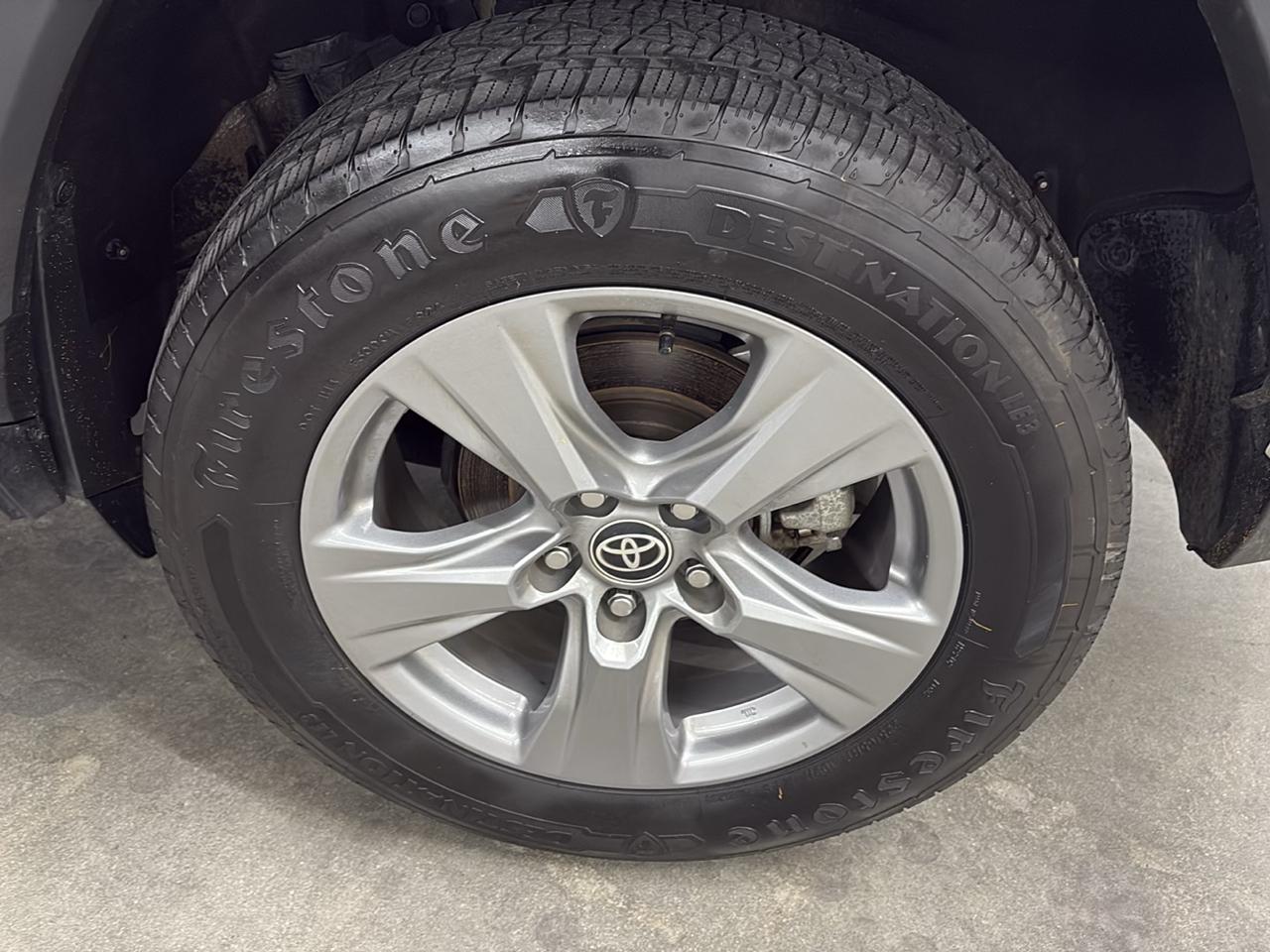 Toyota RAV4 Hybrid XLE AWD (Natl) 2023