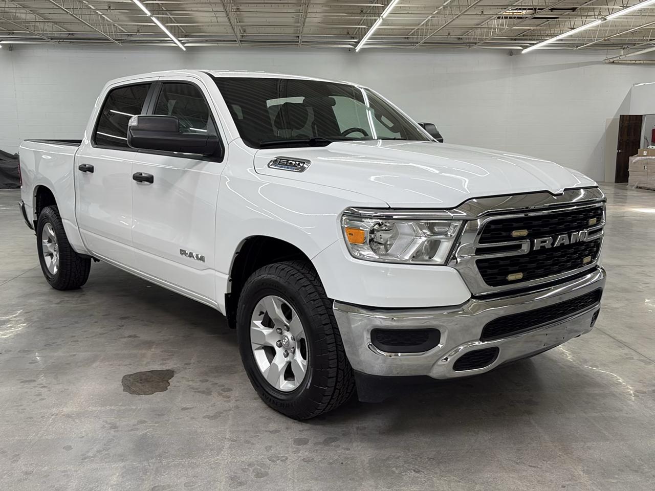 RAM 1500 Big Horn 4x4 Crew Cab 5'7" Box 2024