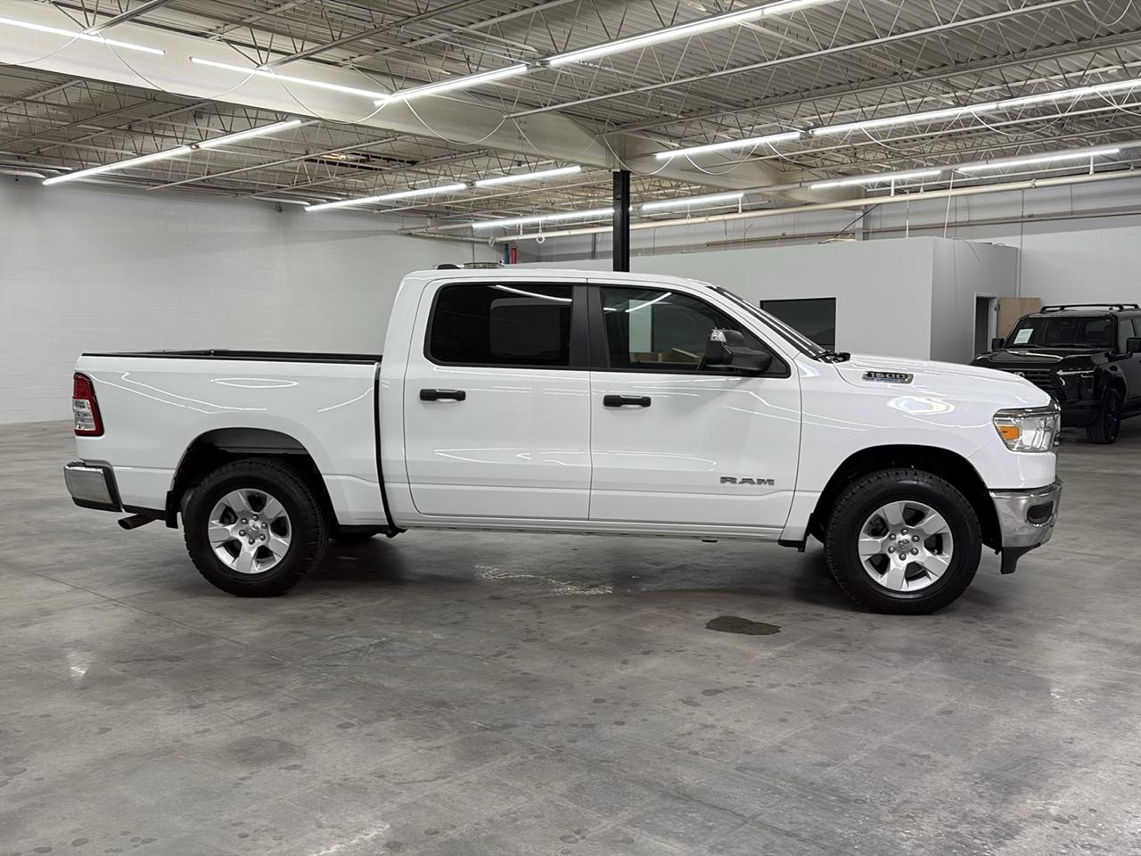 RAM 1500 Big Horn 4x4 Crew Cab 5'7" Box 2024