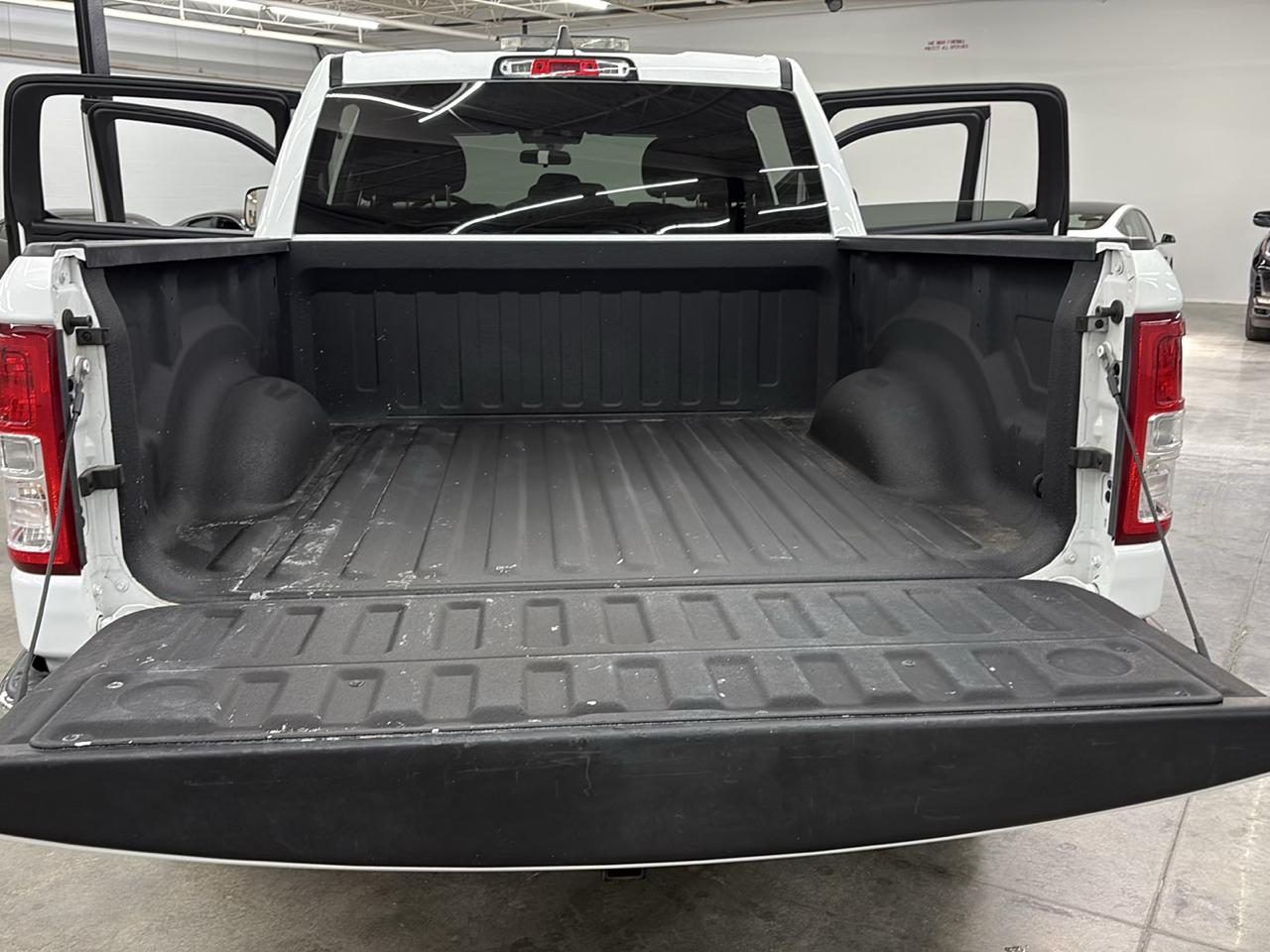 RAM 1500 Big Horn 4x4 Crew Cab 5'7" Box 2024