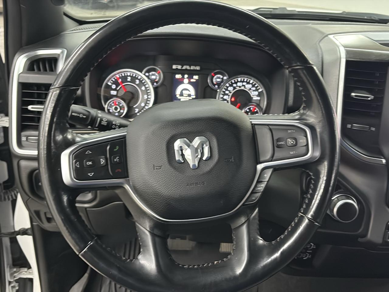 RAM 1500 Big Horn 4x4 Crew Cab 5'7" Box 2024
