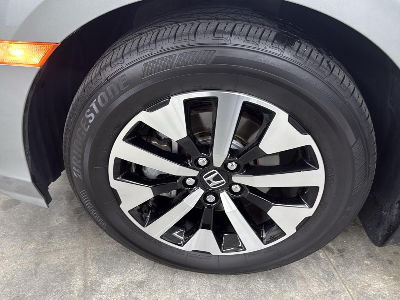 Honda Odyssey EX-L Auto 2025