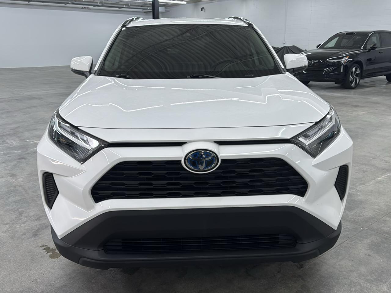 Toyota RAV4 Hybrid XLE AWD (Natl) 2024