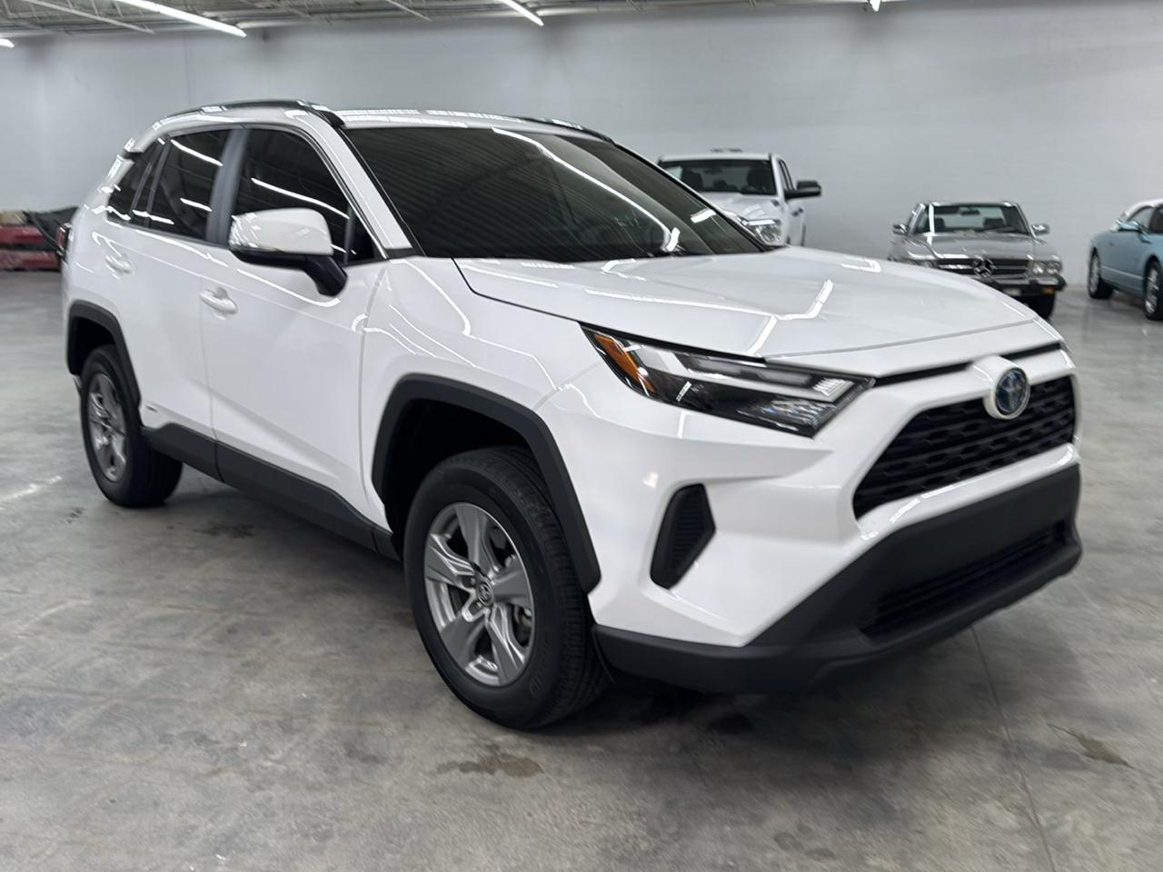 Toyota RAV4 Hybrid XLE AWD (Natl) 2024