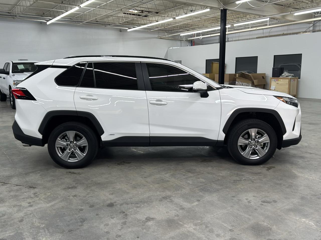 Toyota RAV4 Hybrid XLE AWD (Natl) 2024